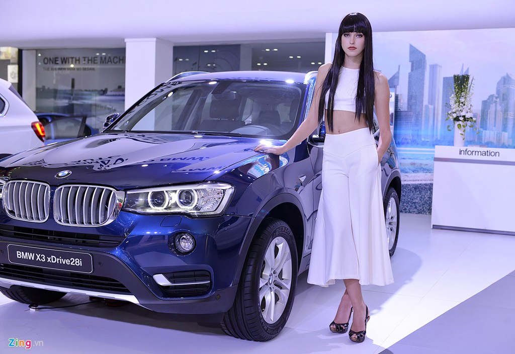 Dàn mẫu Tây luôn là nét đặc trưng của gian hàng BMW tại các kỳ triển lãm xe ở Việt Nam, góp phần tạo nên đẳng cấp riêng cho thương hiệu xe sang Đức.