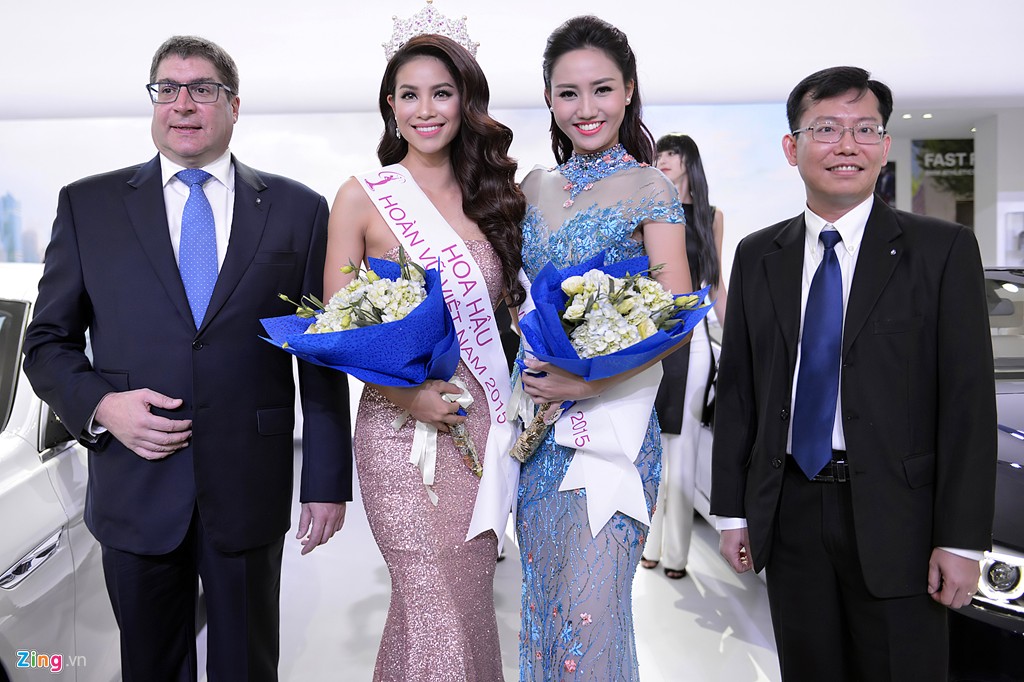 Ngoài ra, trong buổi sáng 9/10, gian hàng BMW tại triển lãm Vietnam International Motor Show 2015 còn có sự xuất hiện của Hoa hậu Hoàn vũ Việt Nam 2015 Phạm Hương và Á hậu Ngô Trà My.