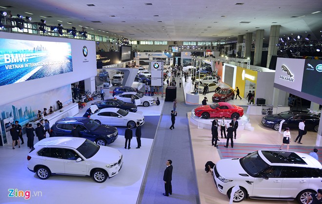 Gian hàng của Audi và BMW chiếm diện tích lớn và nằm ở vị trí đẹp nhất triển lãm.