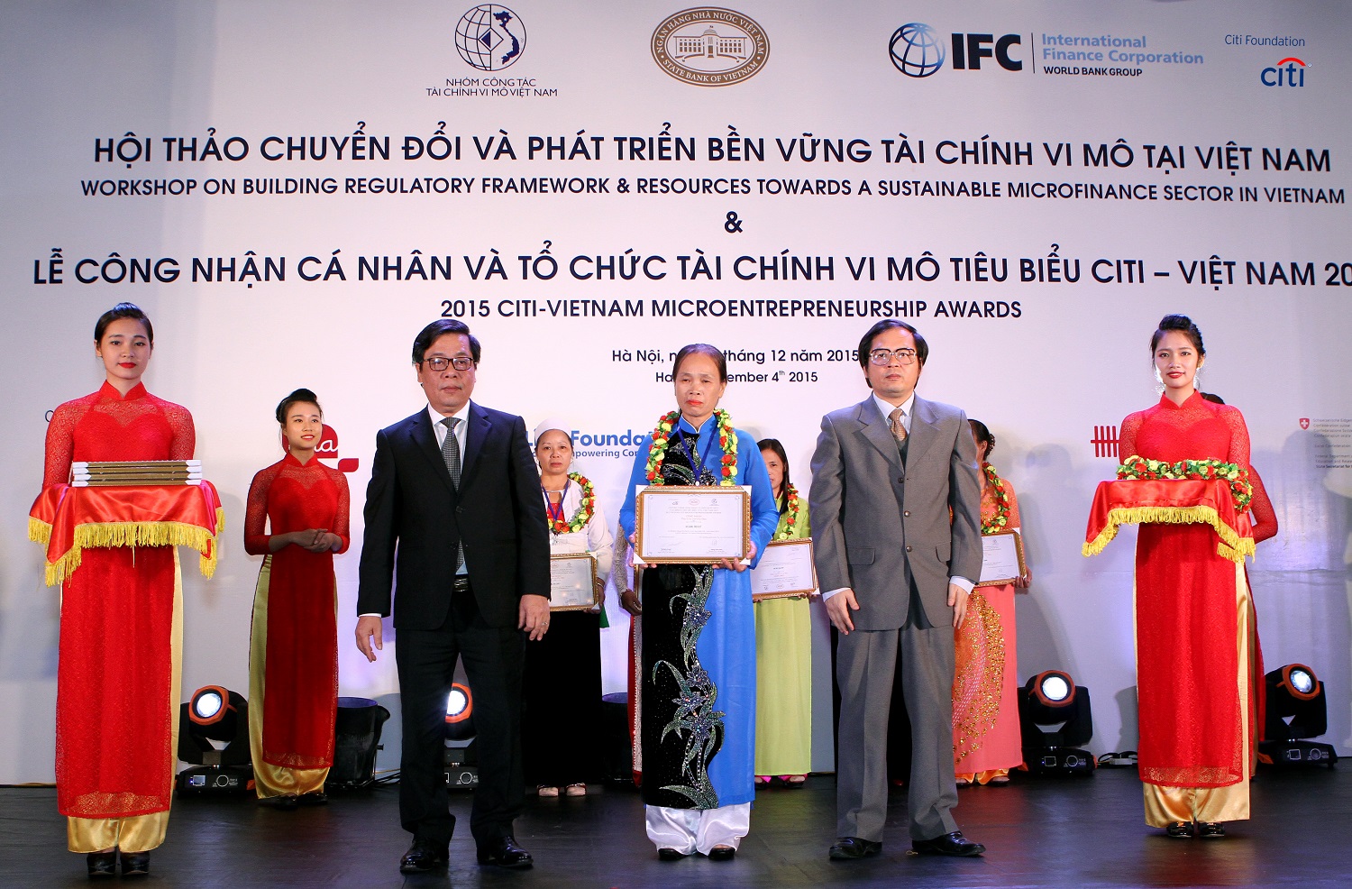 Công nhận cá nhân và tổ chức tài chính vi mô tiêu biểu Citi- Việt Nam 2015.