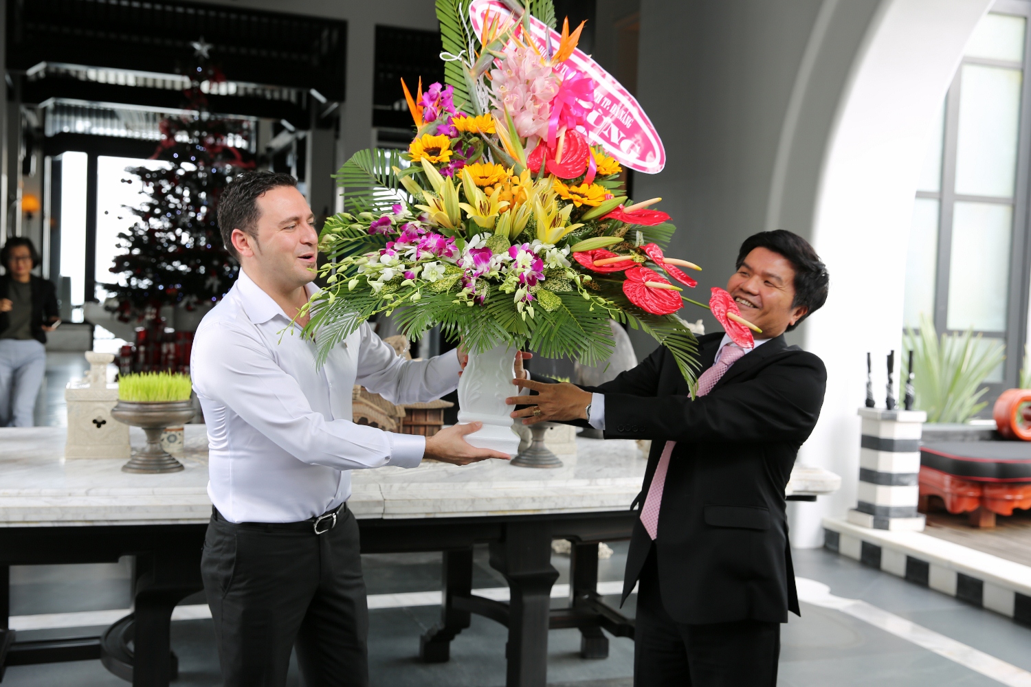 Lãnh đạo TP Đà Nẵng chúc mừng Khu nghỉ dưỡng sang trọng bậc nhất thế giới 2015.