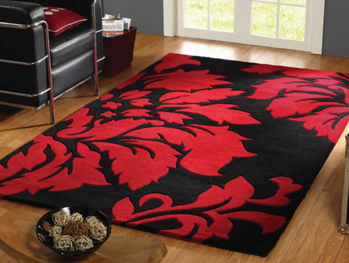 Đỏ và đen, sự kết hợp sang trọng giúp tấm thảm càng nổi bật trong không gian phòng.