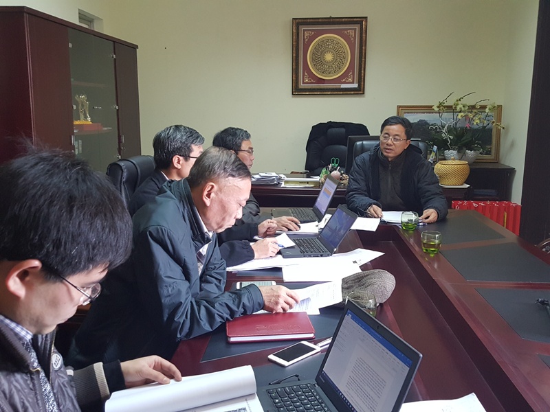 Ông Nguyễn Phi Truyền (ngoài cùng, bên phải) làm việc cùng Vụ Pháp chế (Tổng Cục Lâm nghiệp - Bộ NN&PTNT) vào sáng 1/3.