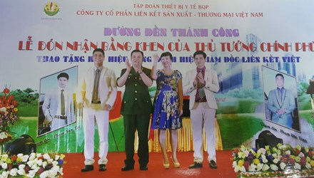 Lê Xuân Giang tại sự kiện làm giả lễ đón nhận bằng khen của Thủ tướng. Ảnh: CQCA cung cấp.