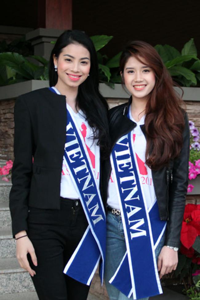 Thanh Vy và Phạm Hương tại cuộc thi Hoa hậu Đông Nam Á 2013.