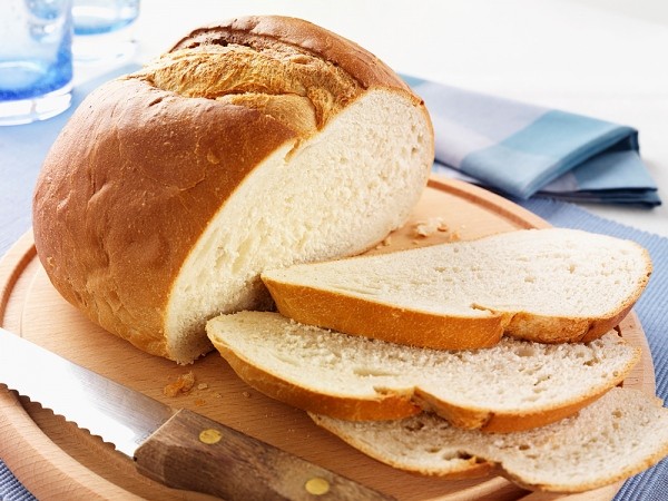 Bánh mì trắng có lượng đường huyết cao. Ảnh minh họa.