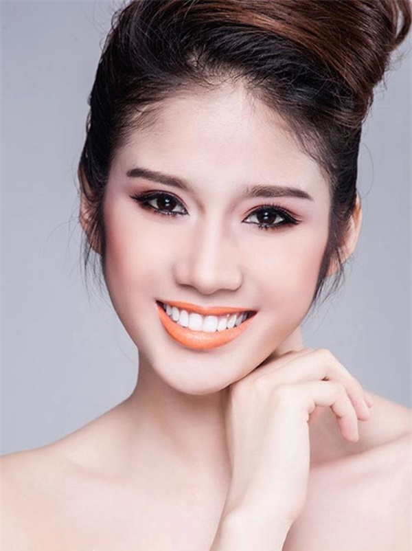 Đồng Thanh Vy giành ngôi vị Á hậu Đông Nam Á 2013 được nhiều người biết đến với vẻ đẹp hiền lành, phúc hậu