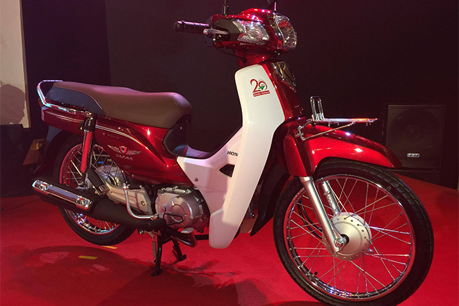 Super Dream bản đặc biệt kỷ niệm 20 năm thành lập Honda với màu sắc đỏ đậm đặc biệt