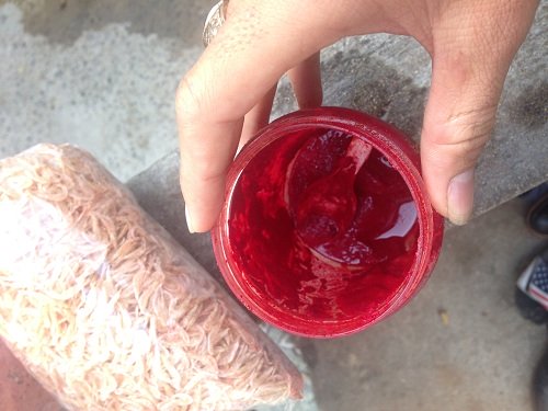 Hóa chất nhuộm đỏ ruốc được phát hiện không nhãn mác, xuất xứ