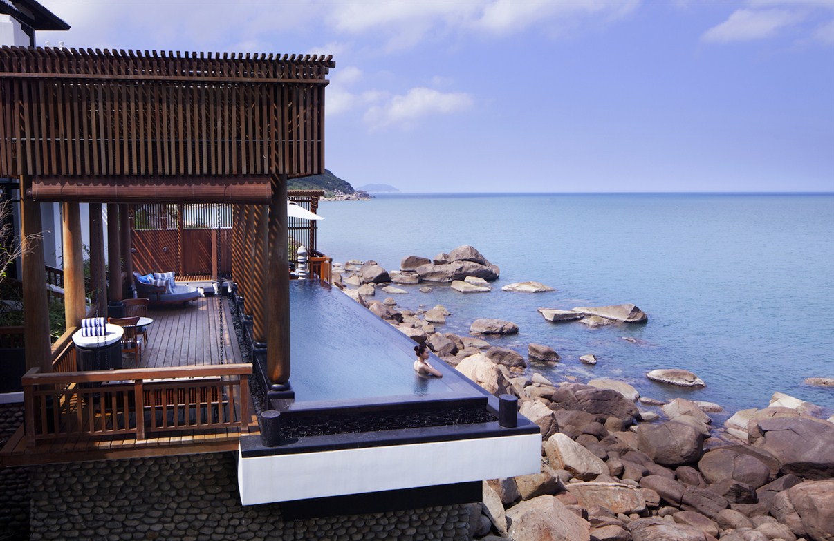 InterContinental® Danang Sun Peninsula Resort đã vượt hơn 280 khách sạn và khu nghỉ dưỡng đẳng cấp trong hệ thống do IHG quản lý tại: Maldives, Dubai, Thái Lan, Singapore … và nhiều quốc gia khác trong khu vực Châu Phi, Trung Đông và Châu Á để giành được giải thưởng quan trọng này.