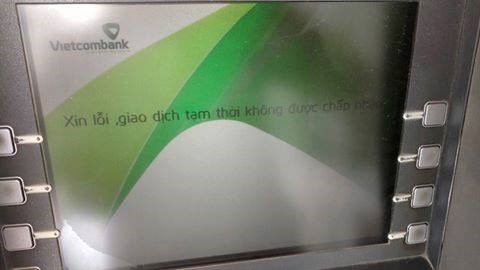 Hàng loạt ATM của Vietcombank gặp sự cố như trên. (Ảnh: C.K).