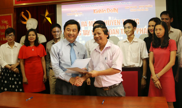 Tổng Biên tập Báo Kinh tế & Đô thị Nguyễn Minh Đức và Phó Giám đốc Sở Y tế Hà Nội Hoàng Đức Hạnh đã ký biên bản ghi nhớ về việc hợp tác truyền thông trong lĩnh vực ATTP.