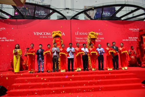 Trung tâm thương mại Vincom đầu tiên tại thành phố Thái Bình - Vincom Plaza Lý Bôn khai trương sáng nay.