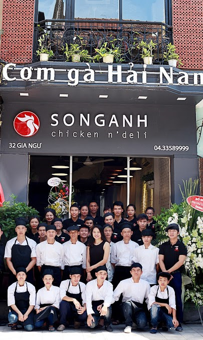 Nhà hàng với thương hiệu mới Song Anh Chicken n”Deli vừa mở ở “rốn rùa”.