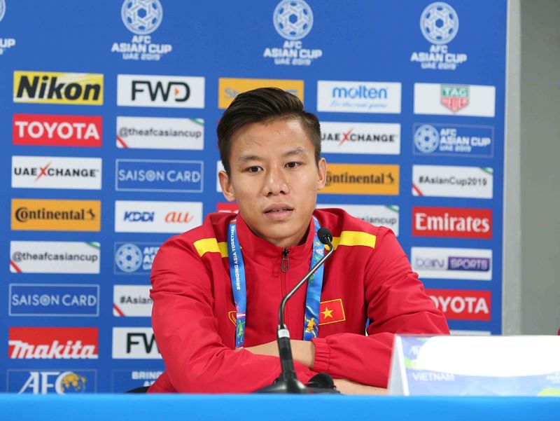 Đội trưởng ĐTQG Việt Nam Quế Ngọc Hải chia sẻ với báo giới tại cuộc họp báo trước trận ra quân của Đội tuyển VN tại VCK Asian Cup 2019