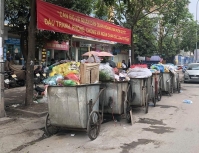 Bãi rác Nam Sơn bị “phong toả”, đường phố Hà Nội 