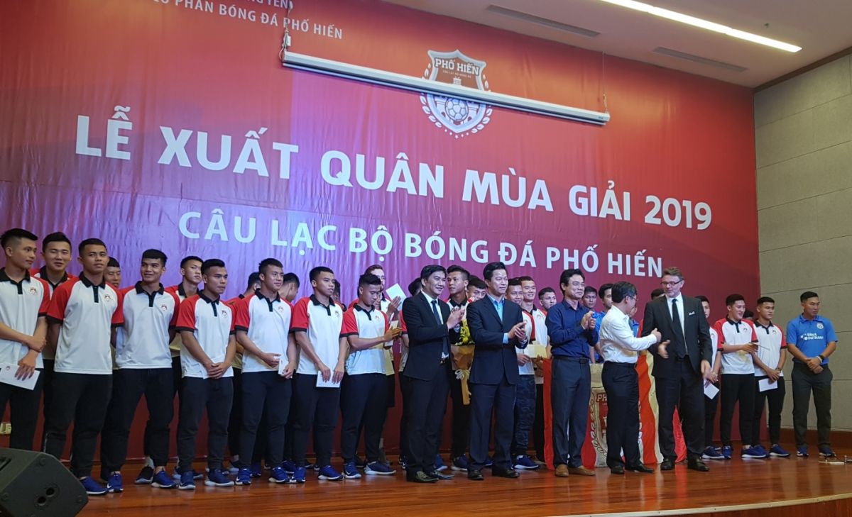 Lãnh đạo và cầu thủ Câu lạc bộ Phố Hiến đặt mục tiêu Top 5 tại giải hạng Nhất 2019