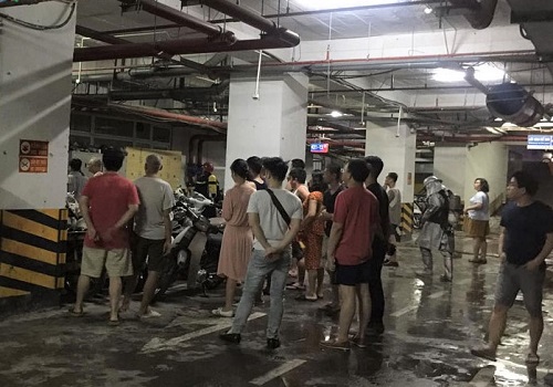 Hà Nội: Cháy tầng hầm chung cư cao cấp Hapulico hàng trăm cư dân hoảng loạn trong đêm - Ảnh 3