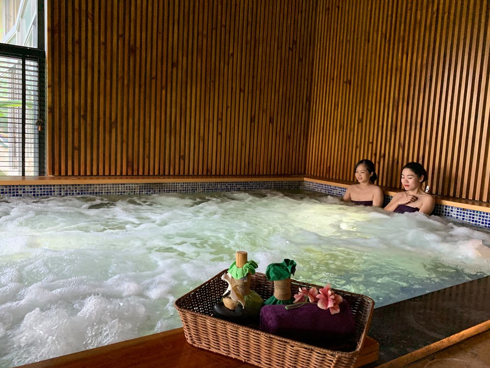 Combo Spa tại Serena Resort bao gồm : Massage, bể sục nước nóng, xông hơi đá muối