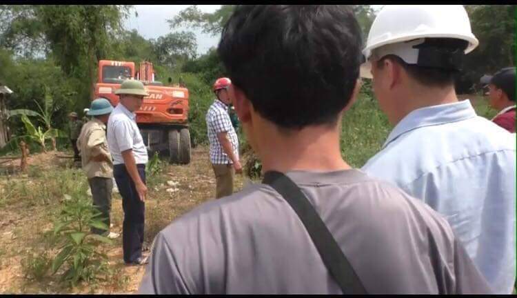 Sự việc bắt nguồn từ việc xã Anh Sơn, Nghệ An xây đường nhưng không có mương thoát nước