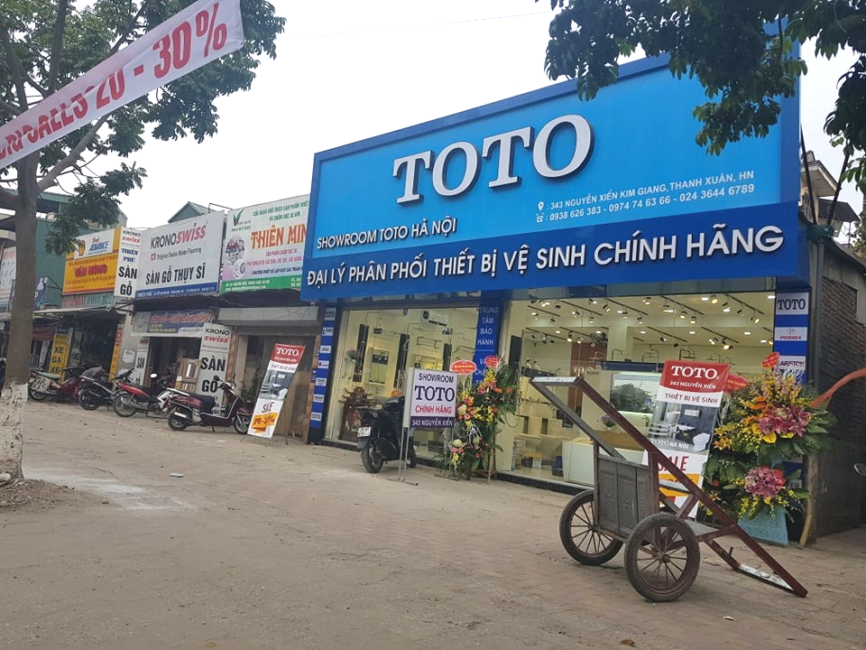Showroom TOTO 343 Nguyễn Xiển của ông Trịnh sử dụng tên TOTO để quảng cáo sản phẩm