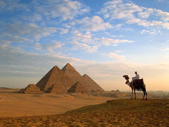  Là một trong 7 kỳ quan thế giới (cổ đại), Kim Tự tháp Giza, Ai Cập khiến du khách không khỏi choáng ngợp trước bề dày lịch sử và những bí mật ẩn chứa bên trong. 