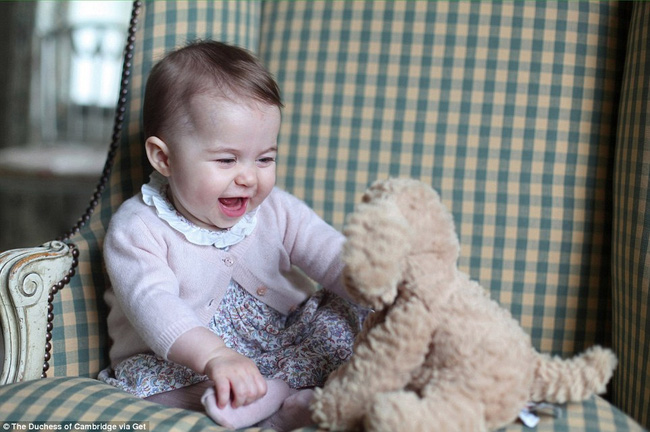 Công chúa nhỏ nước Anh xinh xắn trong loạt ảnh mừng sinh nhật đầu tiên - Ảnh 10.