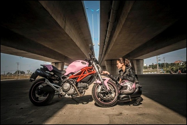 Cận cảnh “quái vật” Ducati hồng của nữ biker Hà thành - Ảnh 11