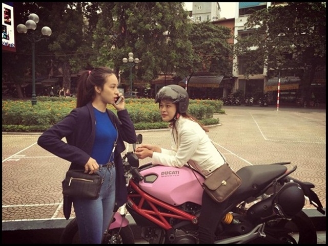 Cận cảnh “quái vật” Ducati hồng của nữ biker Hà thành - Ảnh 4