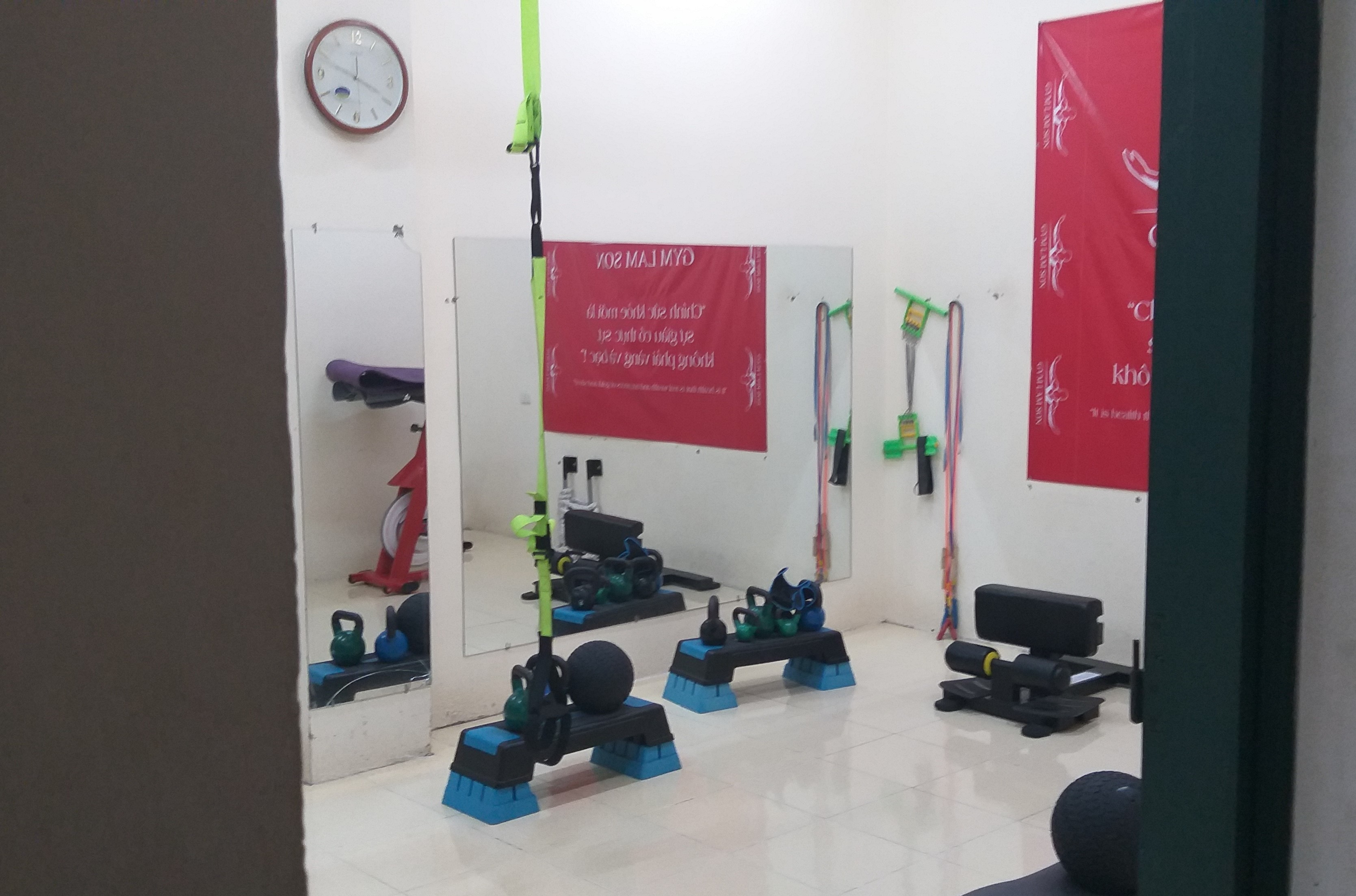 Các phòng chức năng tại nhà thi đấu đa năng được biến thành phòng tập gym.