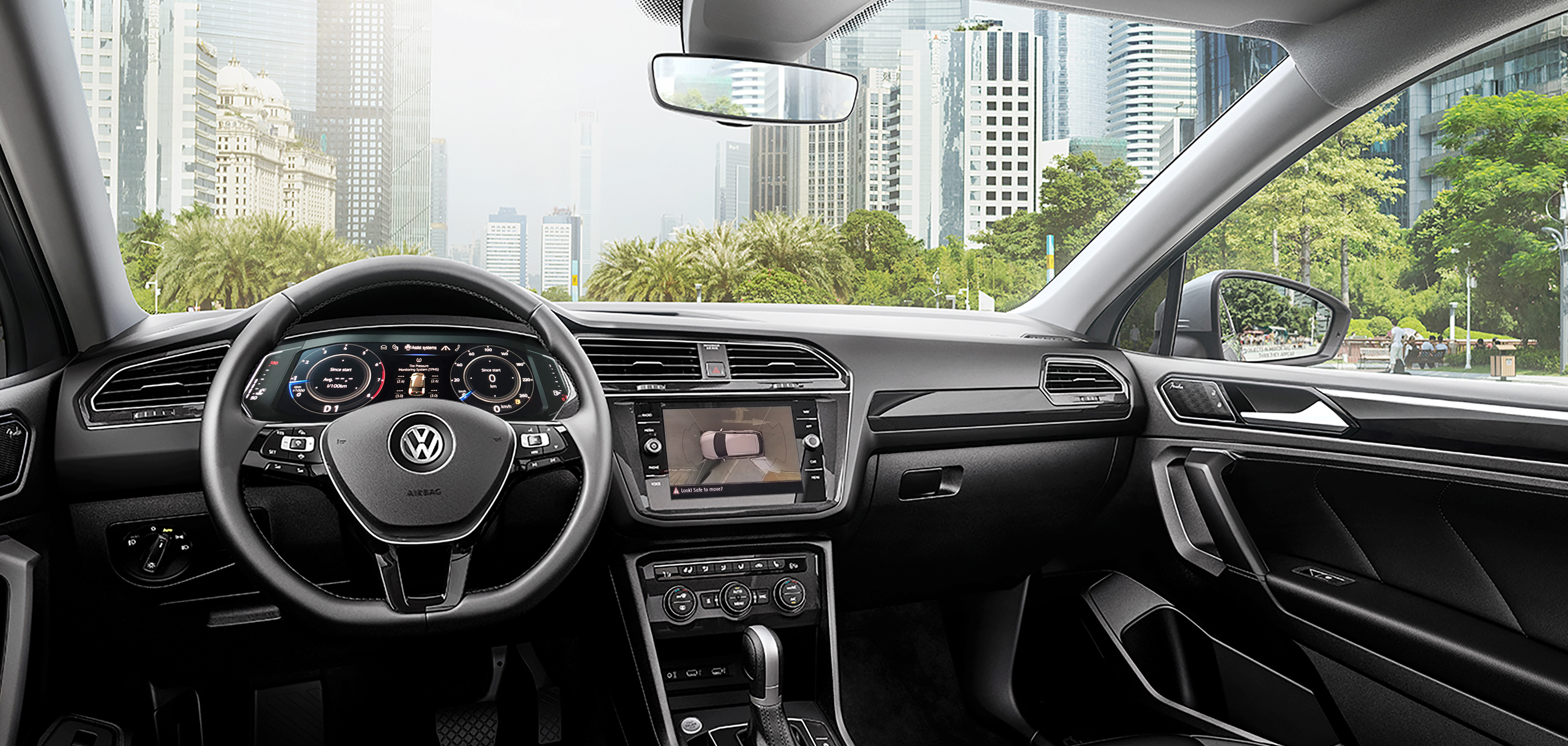 Màn hình hiển thị area view 360o hiển thị 3D giúp lái xe nhận biết được toàn cảnh xung quanh một cách dễ dàng. 