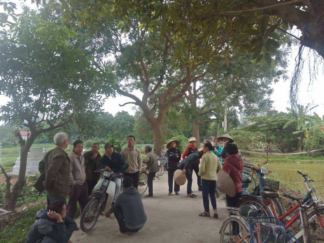 Người dân thôn Kim Lâm từng ngày chờ đợi câu trả lời đơn thư kiến nghị về việc đình chỉ dự án xây dựng nghĩa trang.