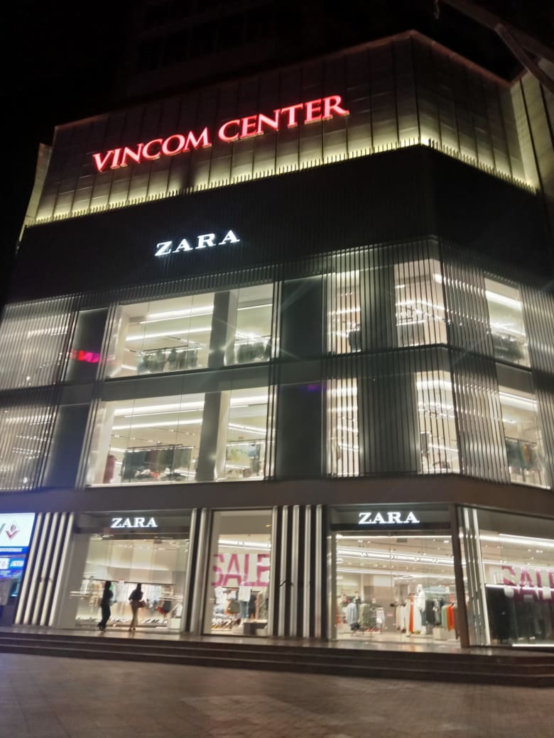 Cửa hàng Zara tại Bà Triệu, Hà Nội.