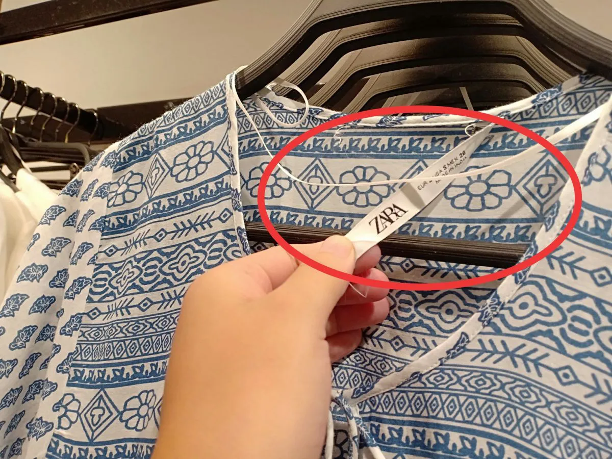 Sản phẩm mác áo bị bung ra nhưung nhà phân phối cho rằng đây là lỗi do khách hàng thử quá nhiều...