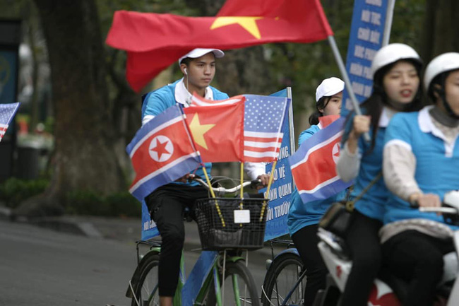 Hà Nội: Đường phố khác lạ trong ngày ra quân trước Hội nghị Thượng đỉnh Mỹ - Triều Tiên - Ảnh 10.