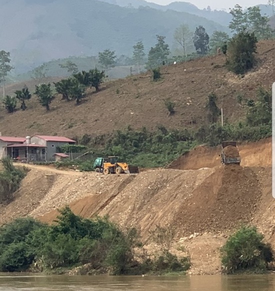 Huyện Văn Yên, Yên Bái: Cát tặc ngang nhiên hoạt động giữa ban ngày