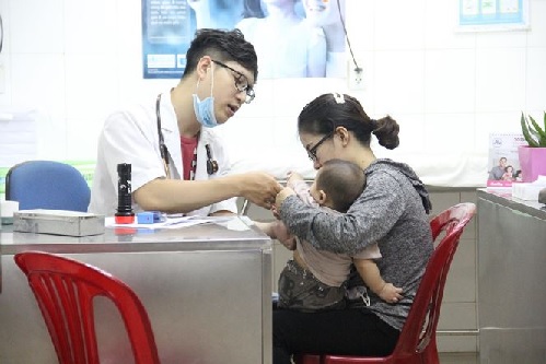 Đà Nẵng: Nắng nóng, bệnh nhi nhập viện tăng cao - Ảnh 1