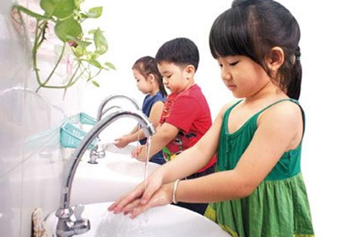 Thói quen rửa tay sạch sẽ là cách đơn giản nhất để phòng ngừa dịch bệnh mùa hè. Ảnh minh họa.