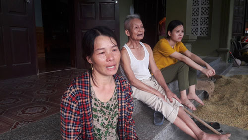 Nghệ An: Người dân “chết lặng” khi 5 sào dưa hấu bị kẻ gian phá hoại