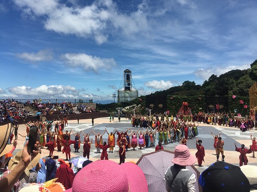 Đà Nẵng: Đông nghịt du khách trên đỉnh Bà Nà - Ảnh 8