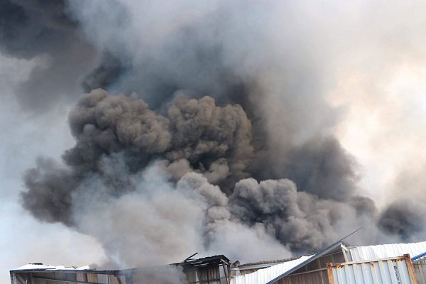 Bình Dương: Chưa thống kê được thiệt hại vụ cháy trong Khu công nghiệp Sóng Thần 2 - Ảnh 1