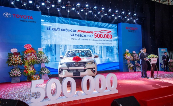 Lễ xuất xưởng chiếc xe thứ 500.000 của Toyota Việt Nam và ra mắt Fortuner lắp ráp trong nước.