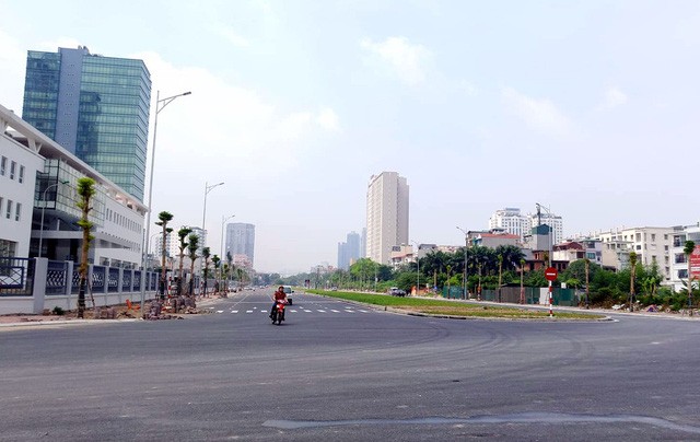 Hơn 500m đường nối từ đường 40m trong Khu đô thị Tây Hồ Tây ra đường Hoàng Quốc Việt đã được thông xe, phục vụ người dân đi lại.