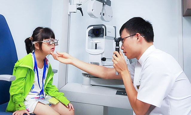3 triệu trẻ em Việt Nam cần điều trị tật khúc xạ