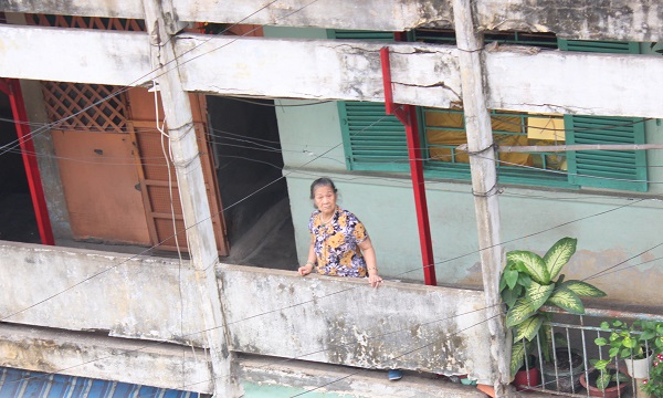 Cận cảnh bên trong những chung cư cũ ở TP.HCM khiến các cư dân luôn sống trong cảnh bất an - Ảnh 12