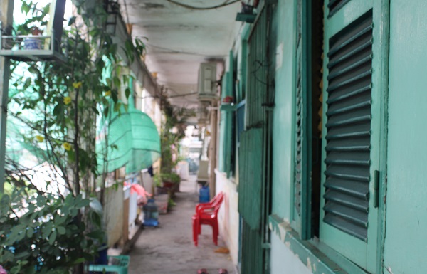 Cận cảnh bên trong những chung cư cũ ở TP.HCM khiến các cư dân luôn sống trong cảnh bất an - Ảnh 4