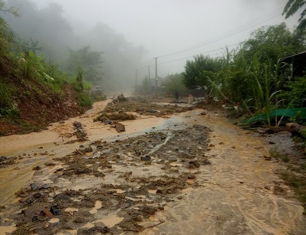 Thanh Hóa: Nhiều tuyến đường bị sạt lở, 1 người mất tích do mưa lũ - Ảnh 2