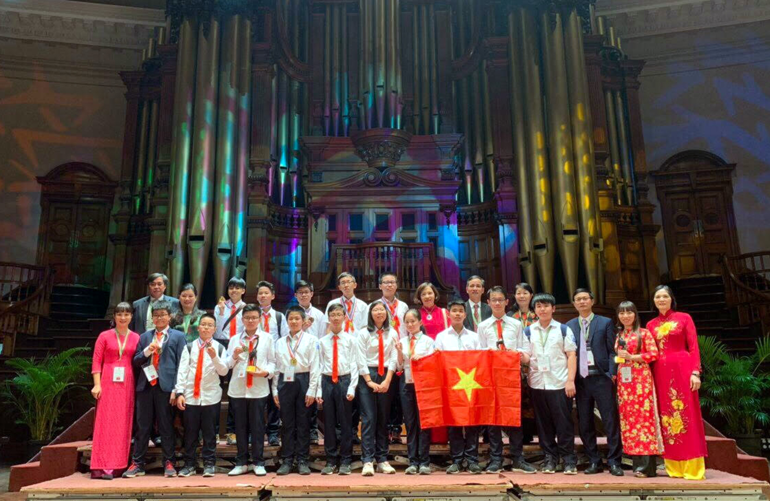 Học sinh Hà Nội đạt 4 huy chương vàng cuộc thi Toán học Trẻ Quốc tế IMC 2019 - Ảnh 1