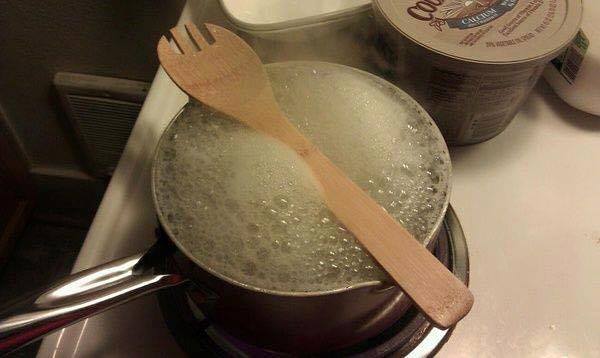 Cách chống trào bọt ra bếp khi nấu ăn