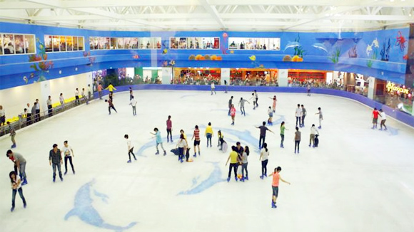 Sân trượt băng tại Royal City 